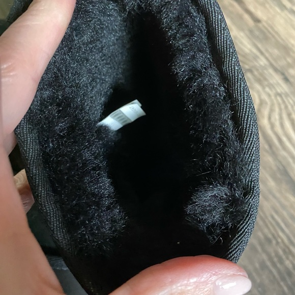 UGG Women’s Classic Short Black Boot Size 6 - Picture 7 of 7